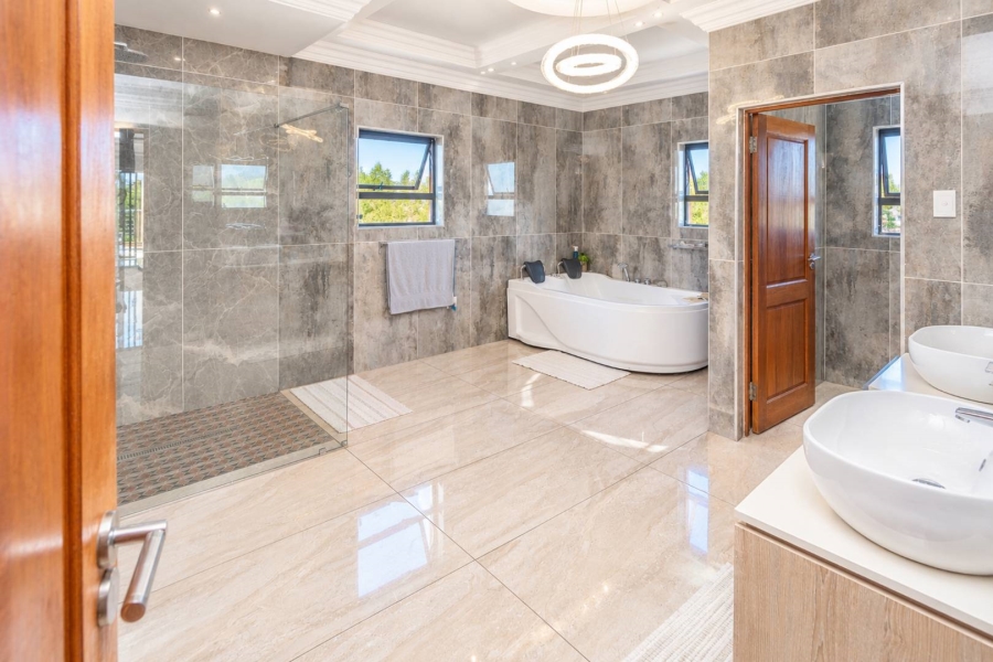 5 Bedroom Property for Sale in Xanadu Eco Park North West
